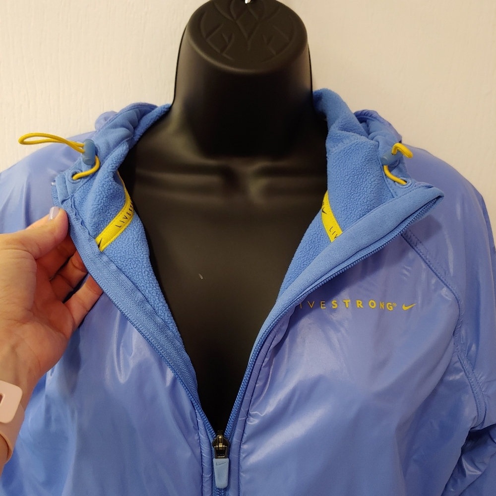EUC NIKE Livestrong windbreaker therm fit jacket - Picture 6 of 8